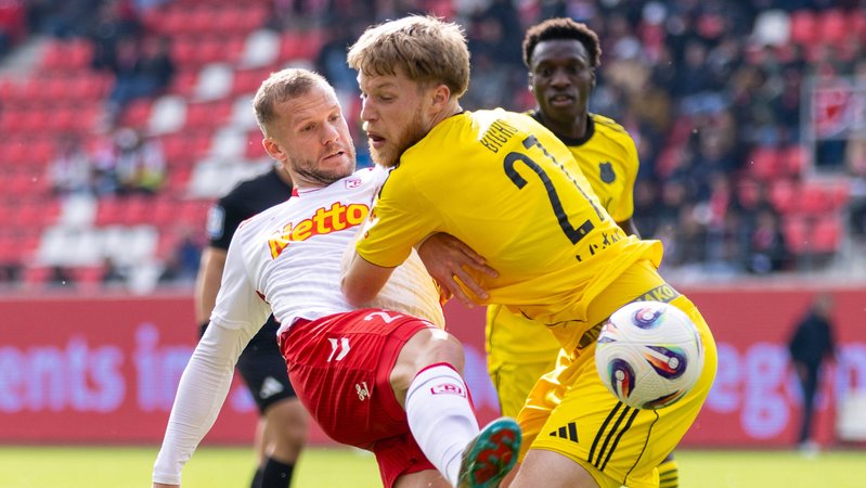 Spielszene SSV Jahn Regensburg - 1. FC Saarbrücken | Bild: imago images / Sascha Janne Spielszene SSV Jahn Regensburg - 1. FC Saarbrücken