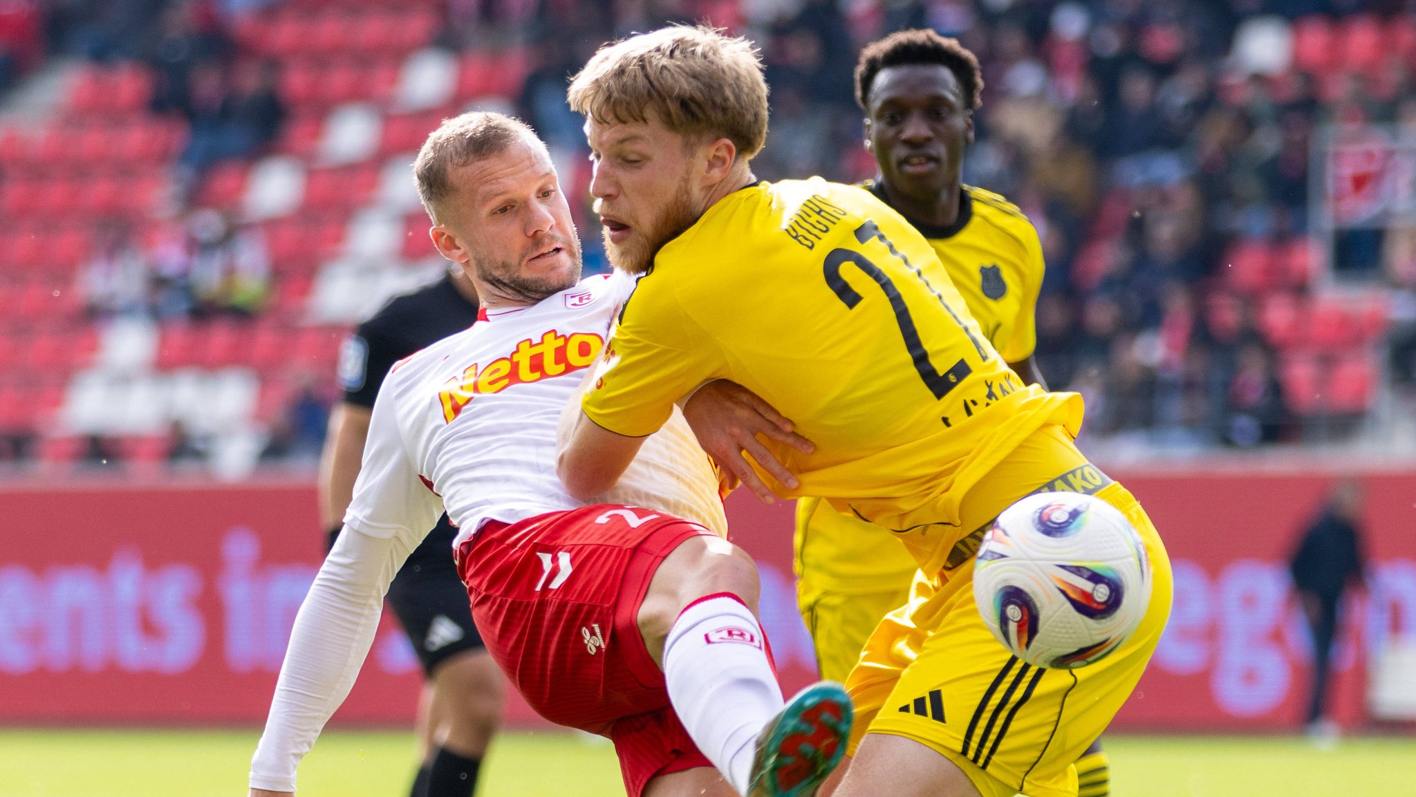 Spielszene SSV Jahn Regensburg - 1. FC Saarbrücken