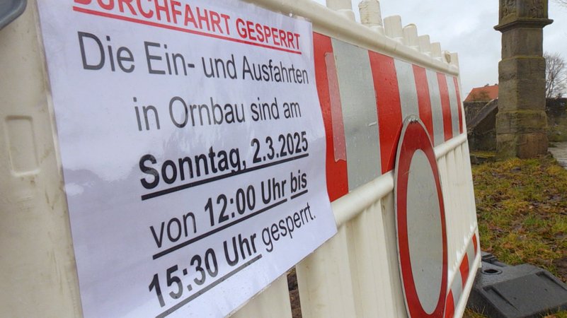 (Symbolbild) Nach den Anschlägen in mehreren Städten ist die Polizei im Fasching besonders wachsam. Ein Stimmungsbild aus Franken. | Bild: Bayerischer Rundfunk 2025 (Symbolbild) Nach den Anschlägen in mehreren Städten ist die Polizei im Fasching besonders wachsam. Ein Stimmungsbild aus Franken.