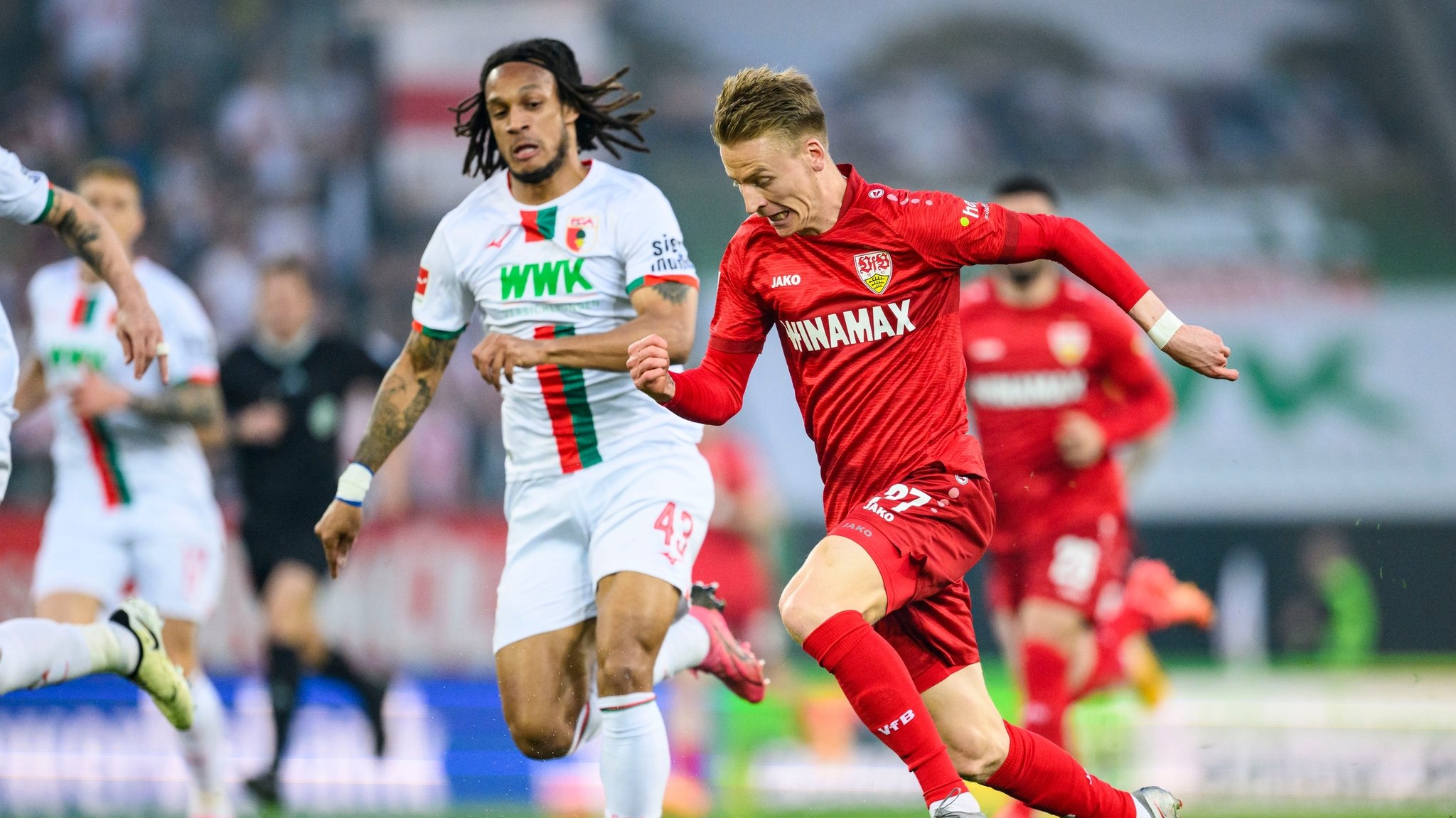 Spielszene FC Augsburg - VfB Stuttgart