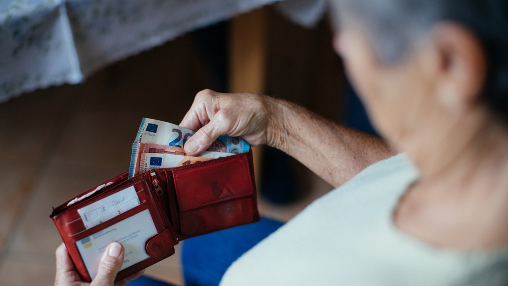 Mehr Geld ab Juli: Kabinett beschließt Rentenerhöhung | Bild: BR/Julia Müller Mehr Geld ab Juli: Kabinett beschließt Rentenerhöhung