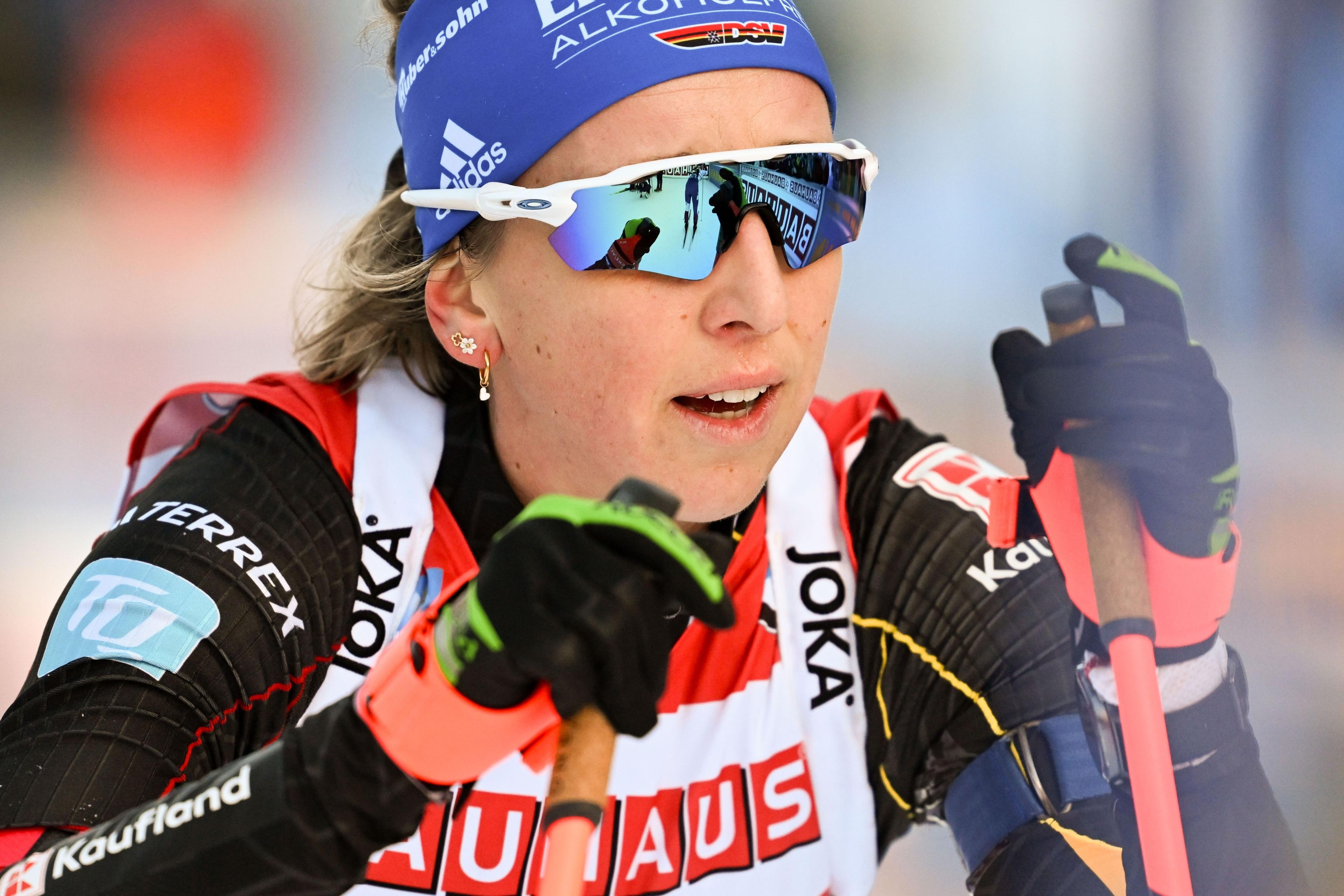 14.01.2026, Bayern, Ruhpolding: Biathlon: Weltcup, Staffel 4 x 6 km, Damen. Franziska Preuß aus Deutschland steht im Ziel. Foto: Sven Hoppe/dpa +++ dpa-Bildfunk +++
