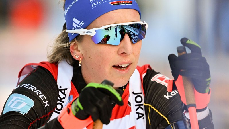 14.01.2026, Bayern, Ruhpolding: Biathlon: Weltcup, Staffel 4 x 6 km, Damen. Franziska Preuß aus Deutschland steht im Ziel. Foto: Sven Hoppe/dpa +++ dpa-Bildfunk +++ | Bild: dpa-Bildfunk/Sven Hoppe 14.01.2026, Bayern, Ruhpolding: Biathlon: Weltcup, Staffel 4 x 6 km, Damen. Franziska Preuß aus Deutschland steht im Ziel. Foto: Sven Hoppe/dpa +++ dpa-Bildfunk +++