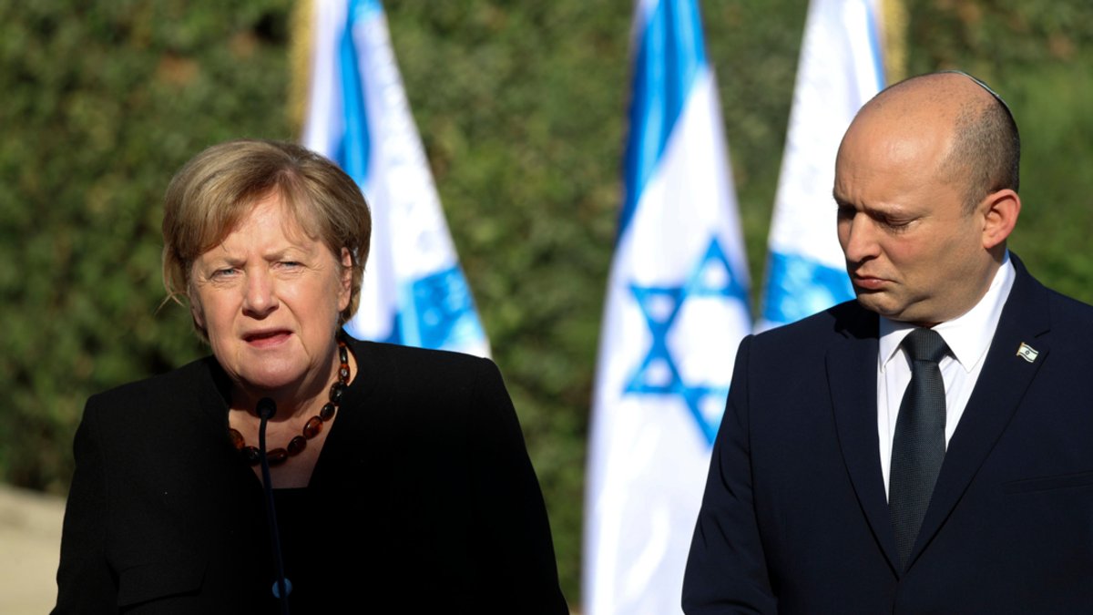 Bundeskanzlerin Angela Merkel mit dem israelischen Ministerpräsidenten Naftali Bennett in Jerusalem