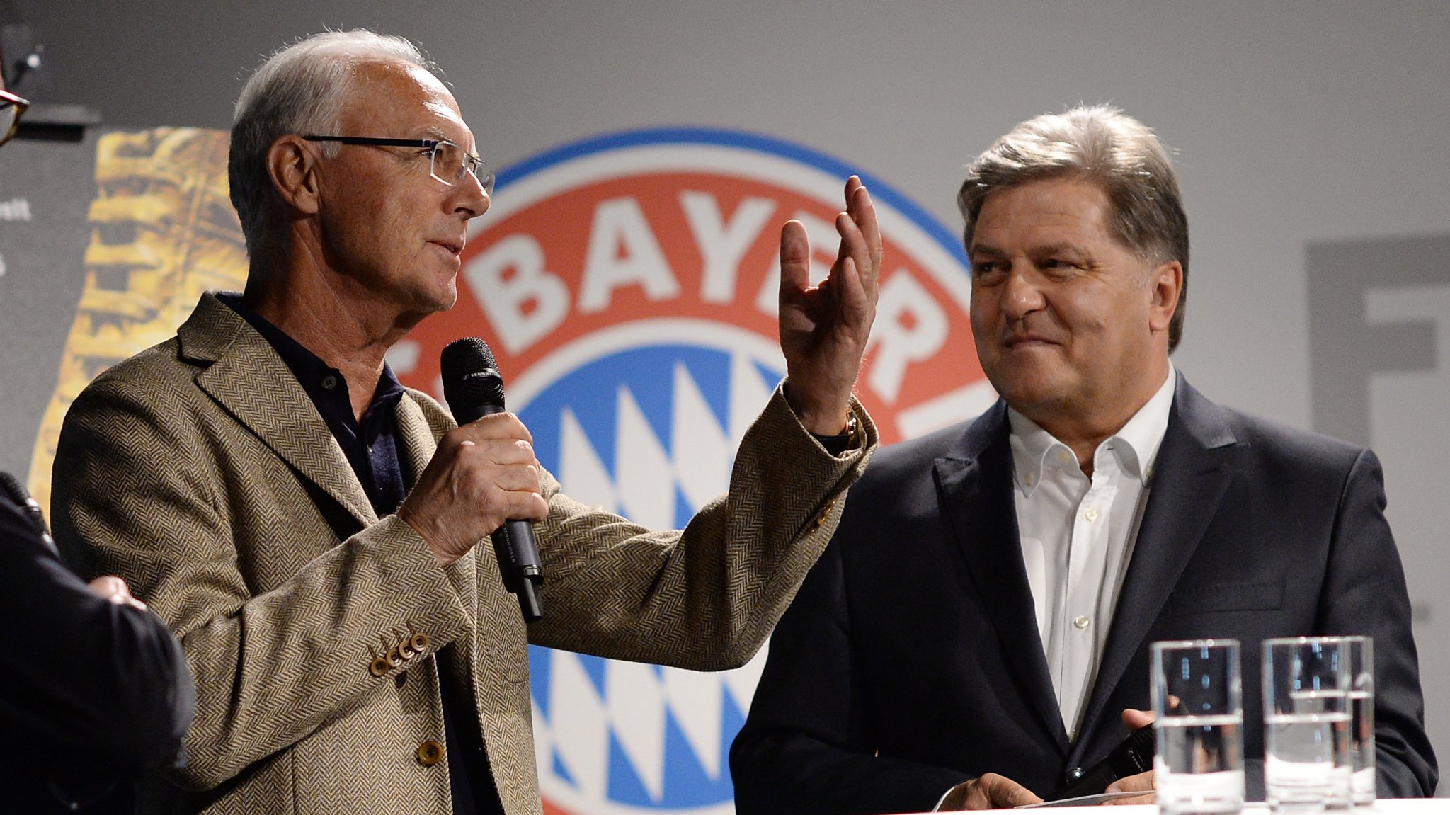 Franz Beckenbauer (M.) mit Markus Hörwick (r.)