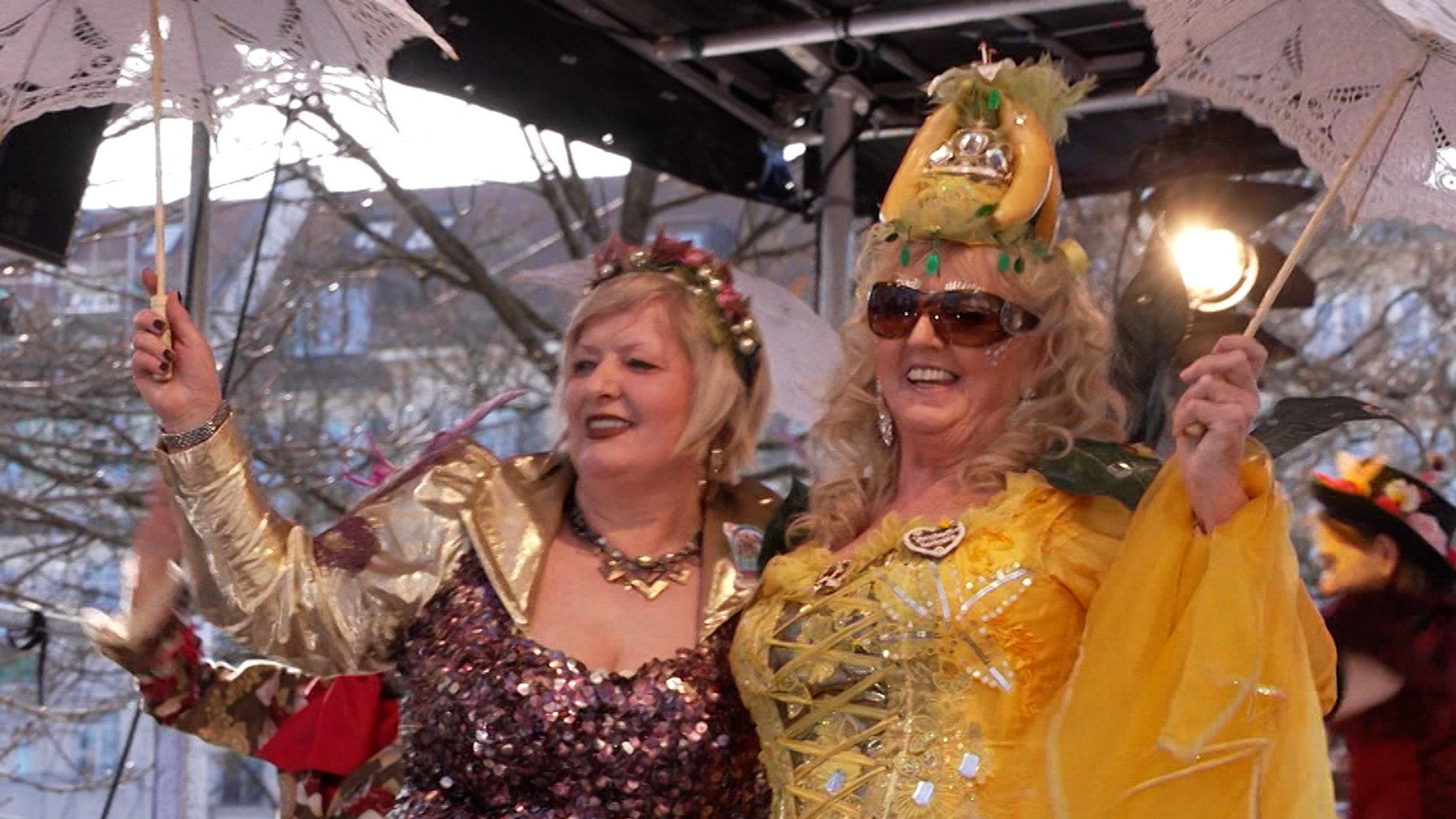 Der Straßenfasching in Bayern hat heute traditionell seinen Höhepunkt erreicht.