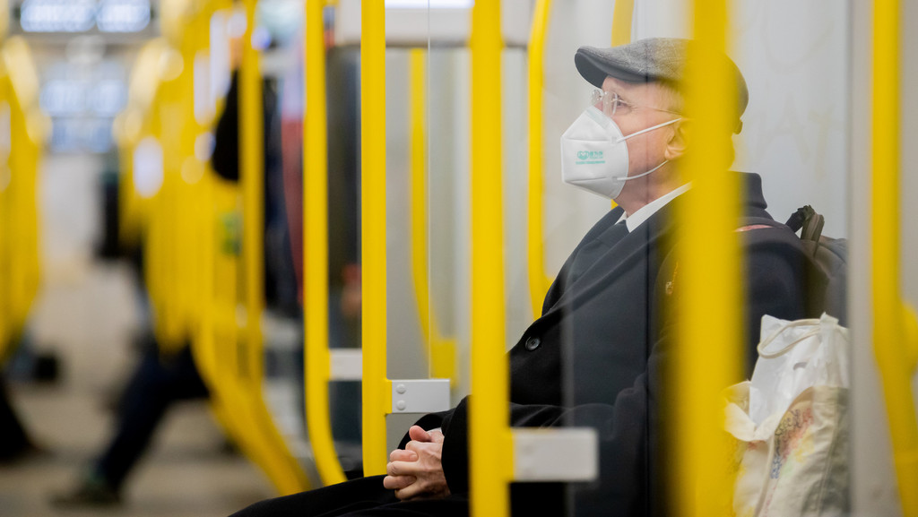 In öffentlichen Verkehrsmitteln gilt weiter Maskenpflicht