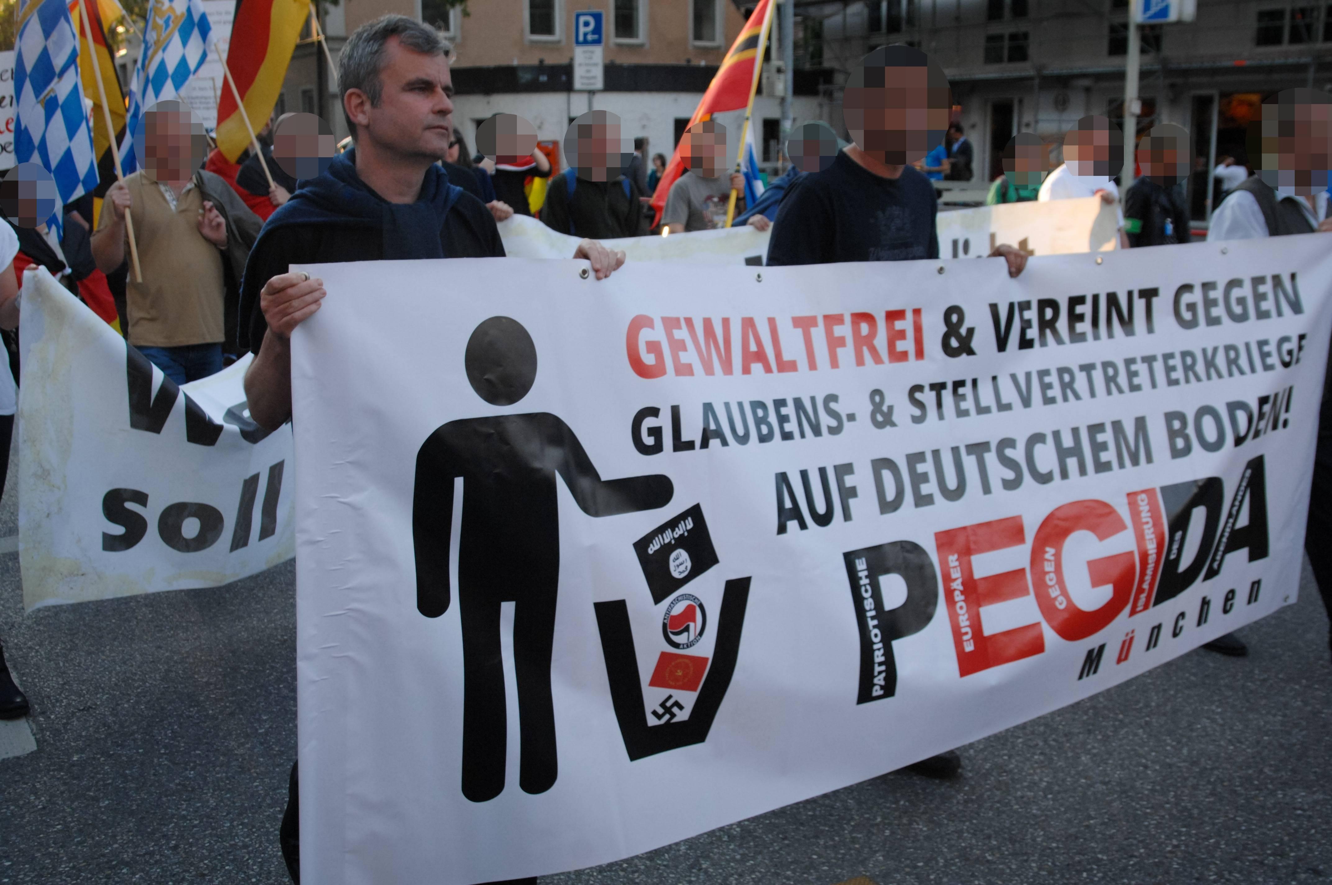 Pegida-Aufmarsch 2015 in München. Vorne links: Uwe Görler, heute AfD-Bürgermeister-Kandidat in Taufkirchen bei München