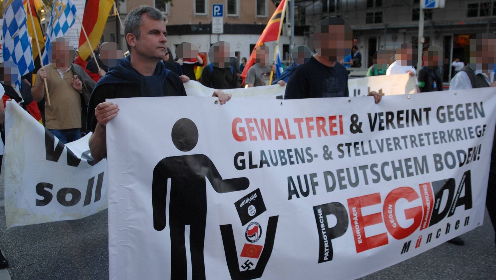 AfD im Wahlkampf: Radikales Programm, radikale Kandidaten | BR24