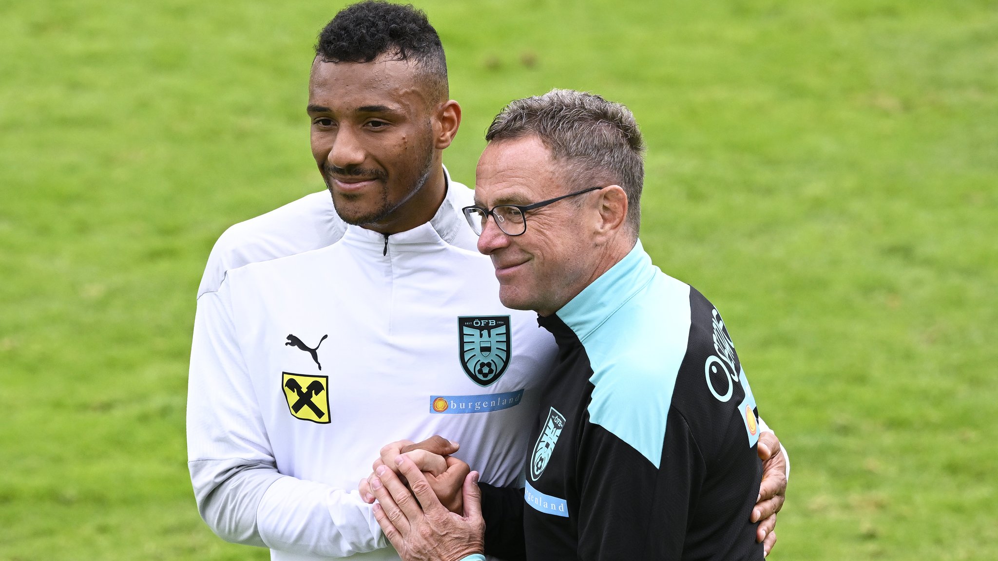 Österreichs Teamchef Ralf Rangnick (r.) mit dem Mainzer Karim Onisiwo