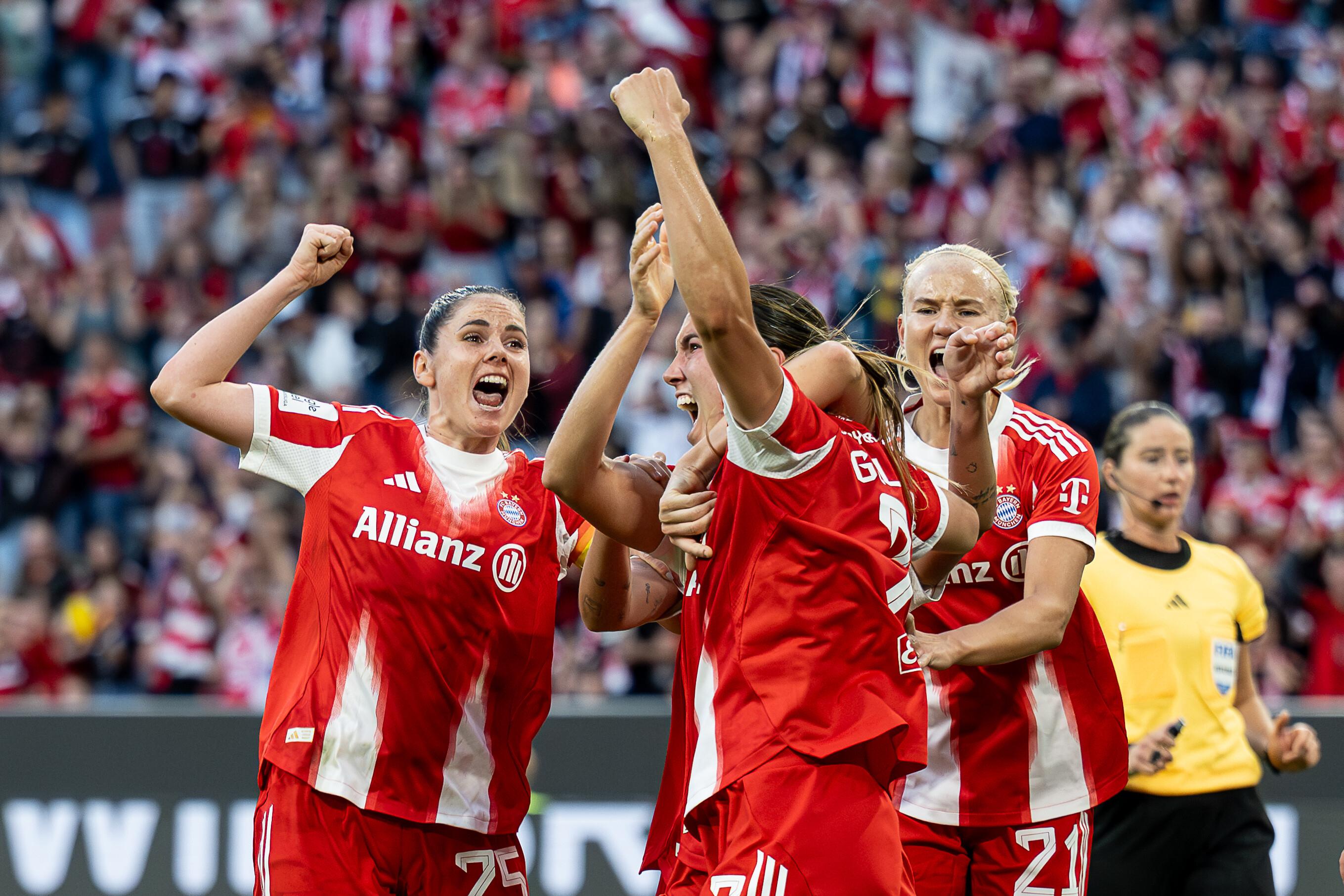 FC Bayern Frauen feiern