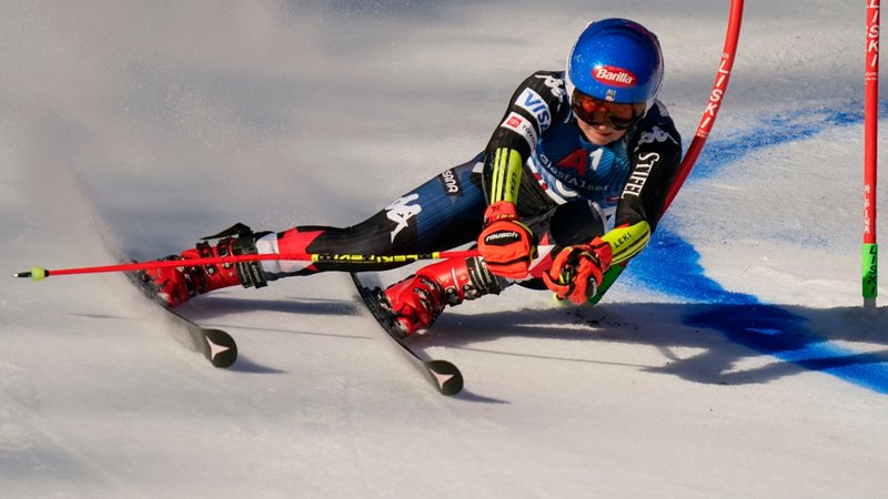 28.12.2023, Österreich, Lienz: Ski alpin: Weltcup, Riesenslalom, Damen, 1. Durchgang: Mikaela Shiffrin aus den USA in Aktion. 