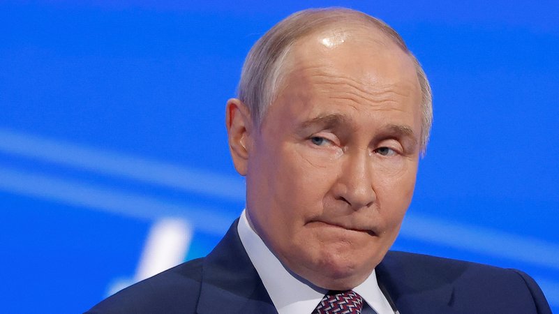 18.03.2025, Russland, Moskau: Der russische Präsident Wladimir Putin nimmt am Jahreskongress der Russischen Union der Industriellen und Unternehmer teil. | Bild: REUTERS/Maxim Shemetov/Pool 18.03.2025, Russland, Moskau: Der russische Präsident Wladimir Putin nimmt am Jahreskongress der Russischen Union der Industriellen und Unternehmer teil.