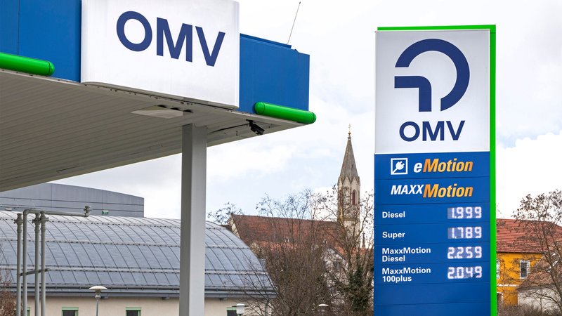 Tankstelle in Eggenburg, Niederösterreich | Bild: picture alliance / Weingartner-Foto / picturedesk.com | - Tankstelle in Eggenburg, Niederösterreich