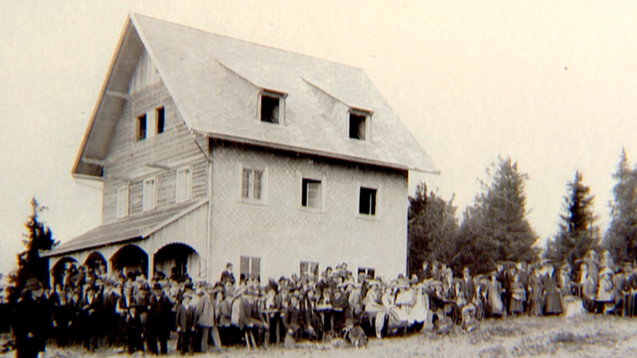 Eine alte Aufnahme des Waldschmidthauses am Rachel im Bayerischen Wald. | Bild: BR-Archiv Eine alte Aufnahme des Waldschmidthauses am Rachel im Bayerischen Wald.