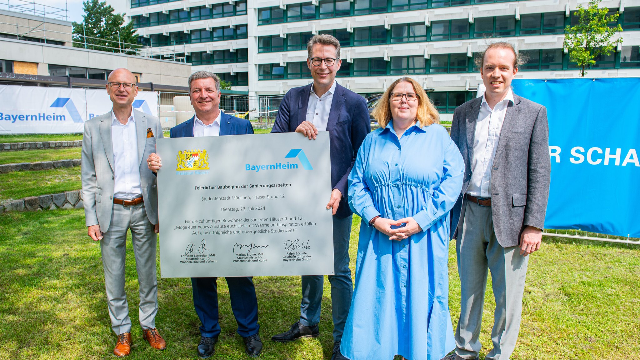 Ralph Büchele, Geschäftsführer BayernHeim, Christian Bernreiter, Bauminister, Markus Blume, Wissenschaftsminister, Claudia Meijering, Geschäftsführerin Studierendenwerk, Dr. Sindre Haugland, Vorstand Studentenstadt München e.V.