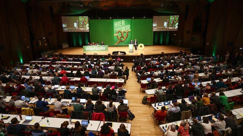 Zum Auftakt des Grünen-Parteitags beschließen die Delegierten ein Maßnahmen-Bündel im Bereich Wohnen und Mieten. | Bild: dpa-Bildfunk/Daniel Löb Zum Auftakt des Grünen-Parteitags beschließen die Delegierten ein Maßnahmen-Bündel im Bereich Wohnen und Mieten.