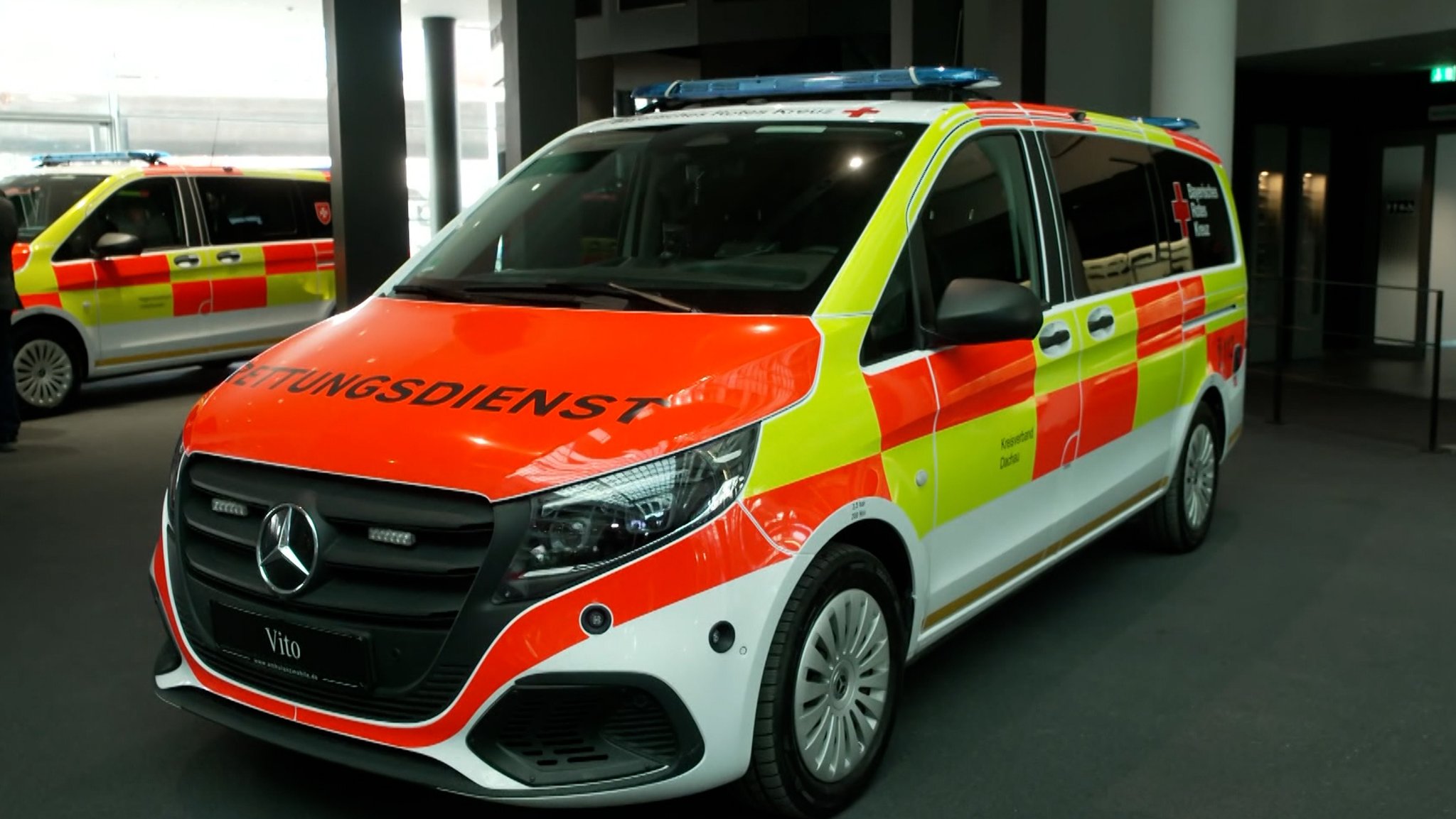 Das BRK hat sechs kleinere Rettungsfahrzeuge in Dienst gestellt.