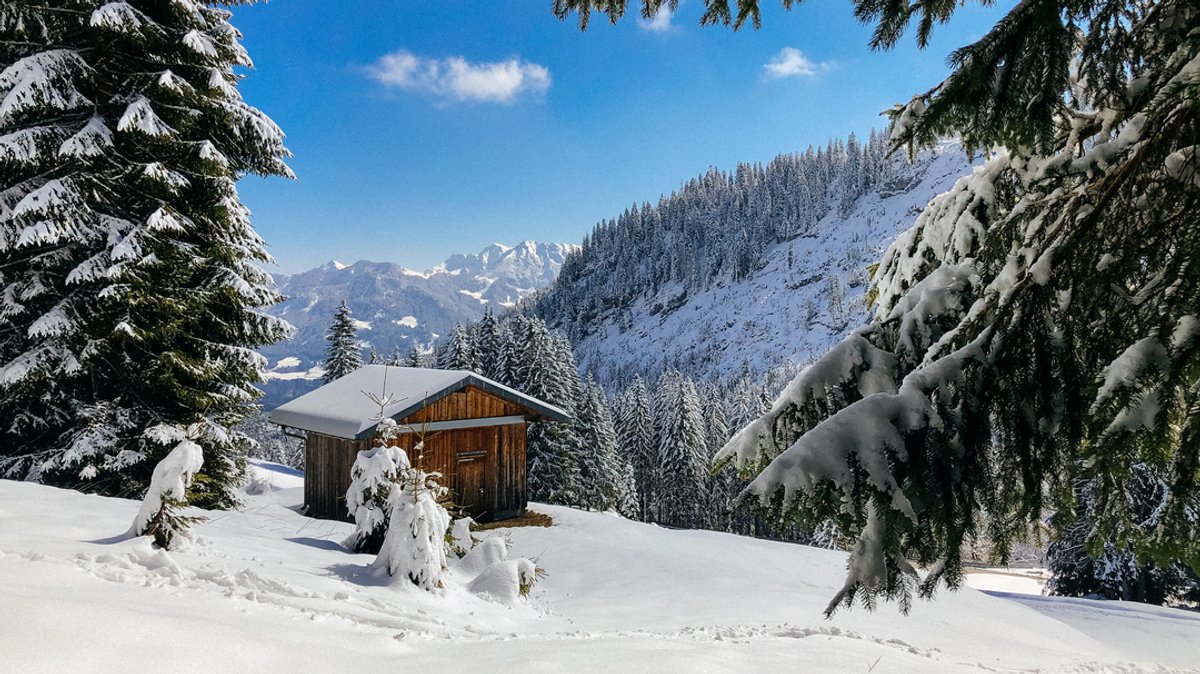 In den bayerischen Bergen liegt Schnee 