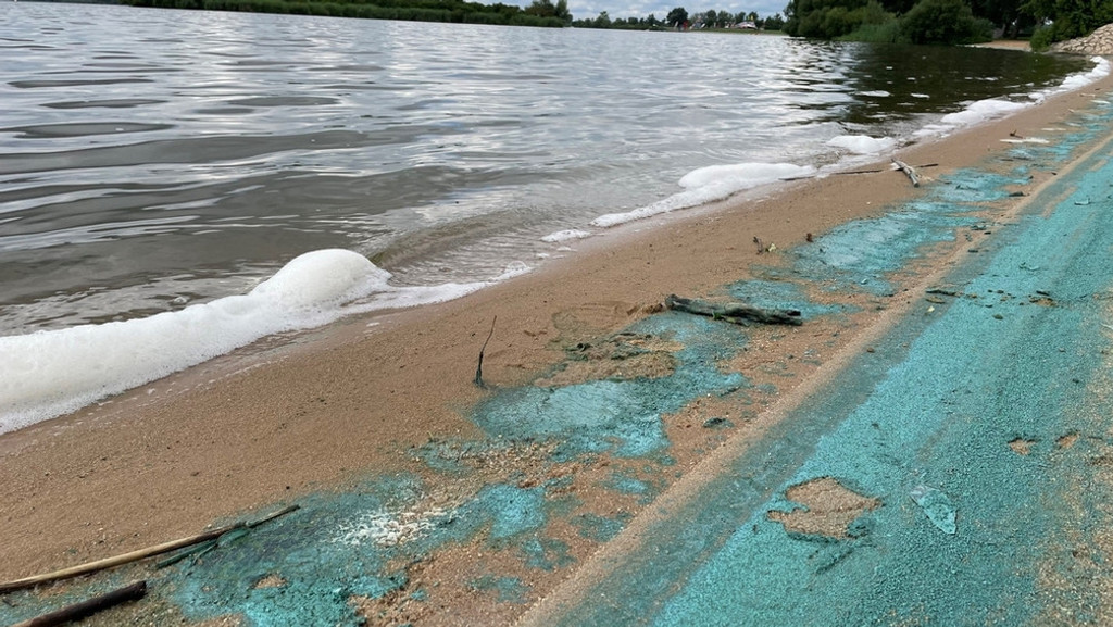 Blaualgen an einem See in Mittefranken (Symbolbild) | Bild: BR/Vera Held Blaualgen an einem See in Mittefranken (Symbolbild)