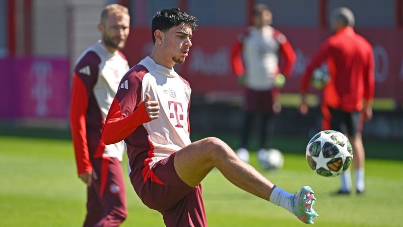 Aleksandar Pavlovic am Ball | Bild: picture alliance / SvenSimon Aleksandar Pavlovic am Ball