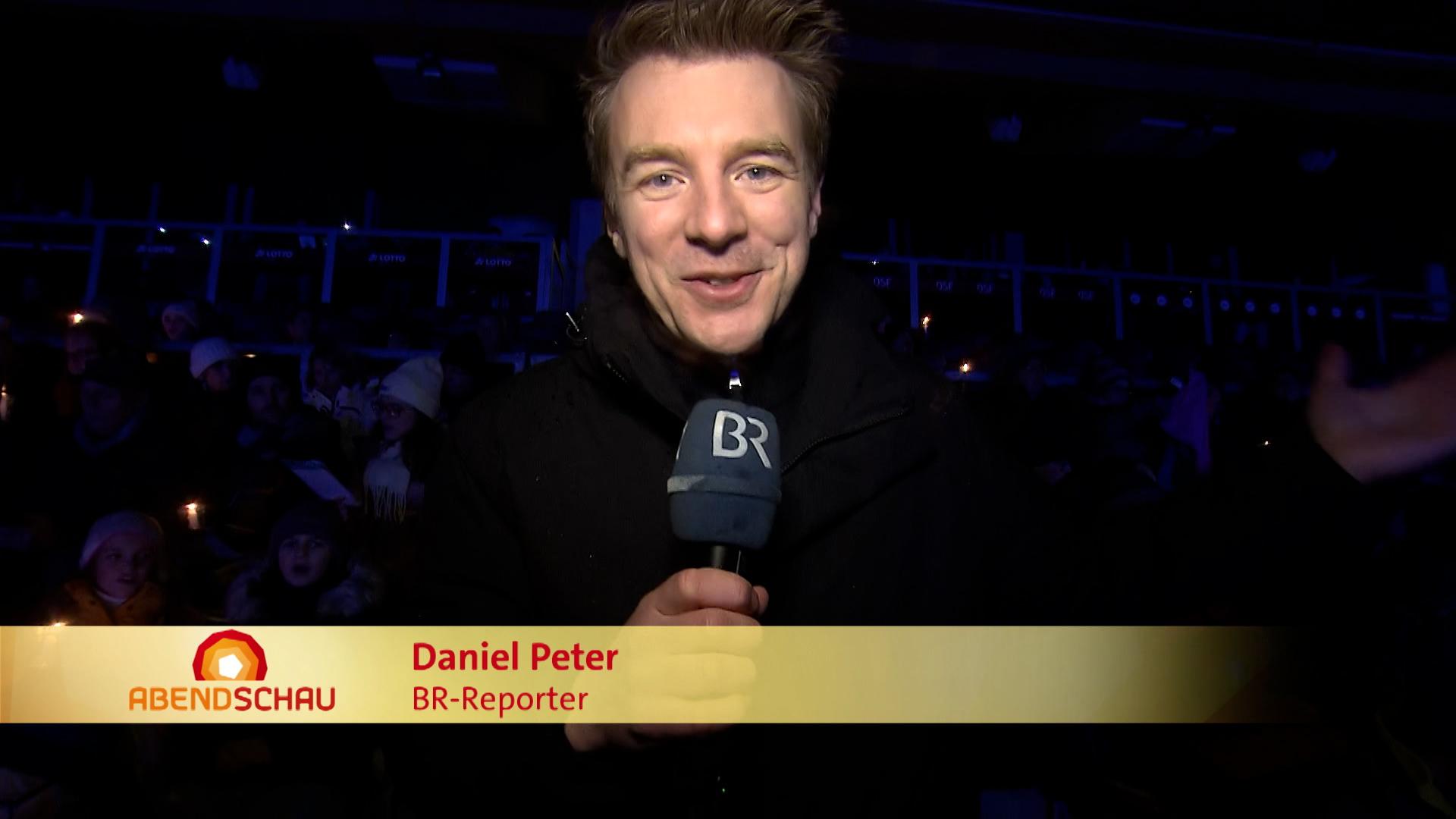 Auch dieses Jahr wieder und damit zum sechsten Mal erschallen im Max-Morlock-Stadion Weihnachtslieder statt Fangesänge. Rund 15.000 Menschen sind da - es kann nur großartig werden. Live vor Ort Daniel Peter