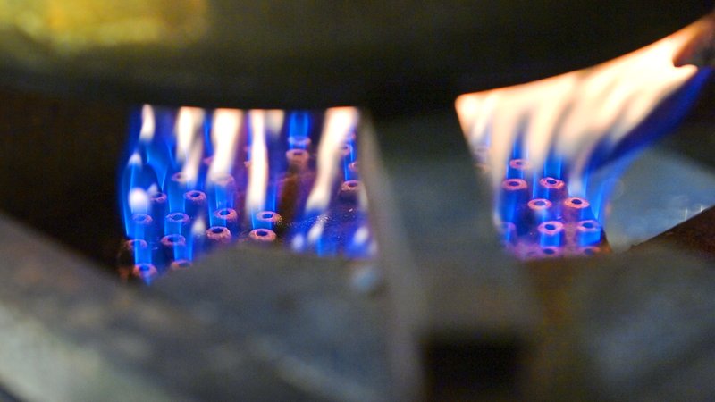 Flammen eines Gasherdes (Symbolbild) | Bild: picture alliance / SVEN SIMON | Frank Hoermann / SVEN SIMON Flammen eines Gasherdes (Symbolbild)