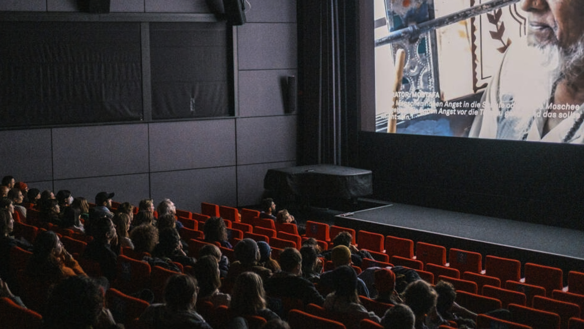 Die Kuratorinnen und Kuratoren von "Kino Asyl" sind alle als Geflüchtete nach Bayern gekommen.