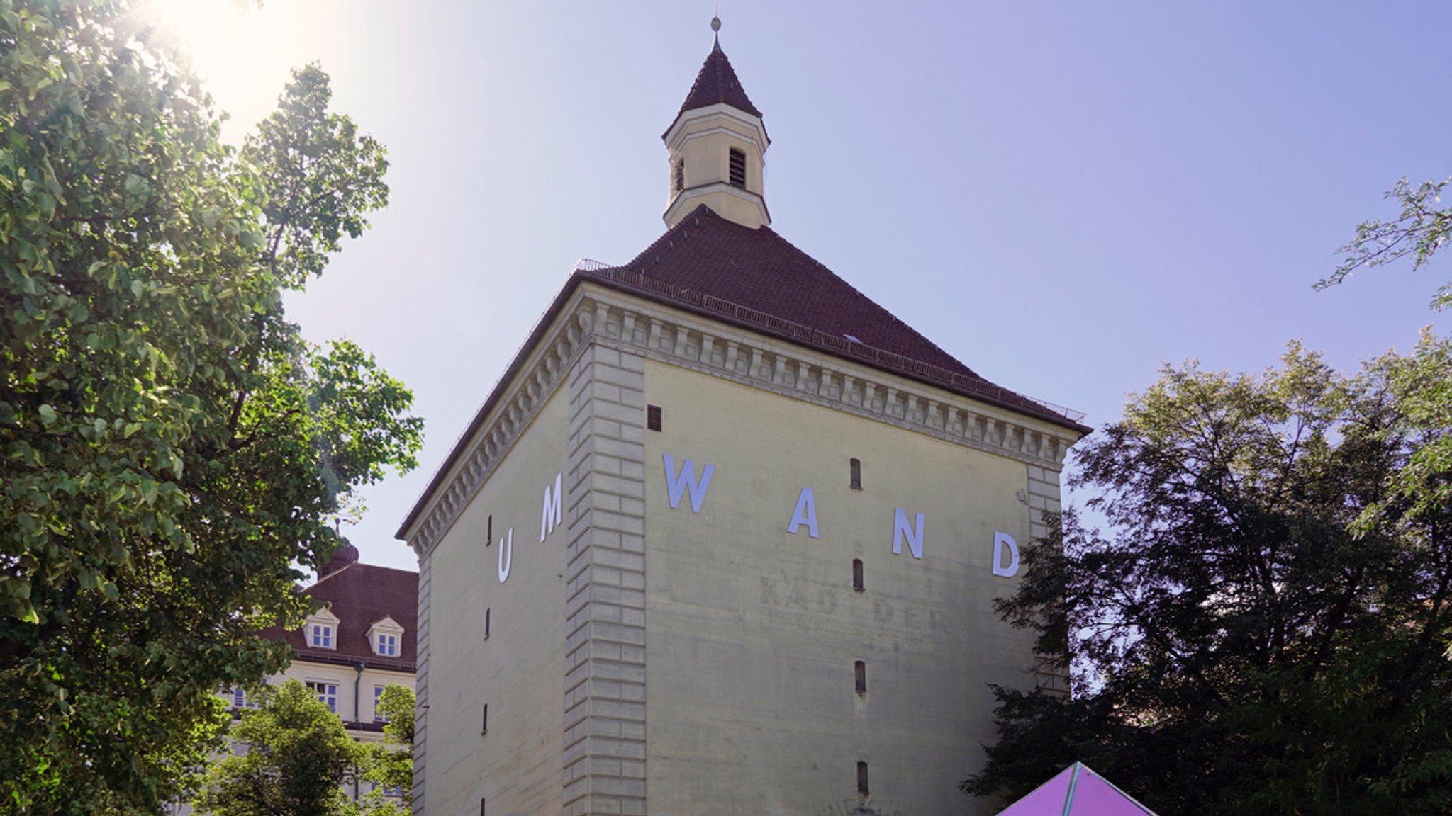 Hochbunker in der Münchner Blumenstraße nahe dem Viktualienmarkt. 