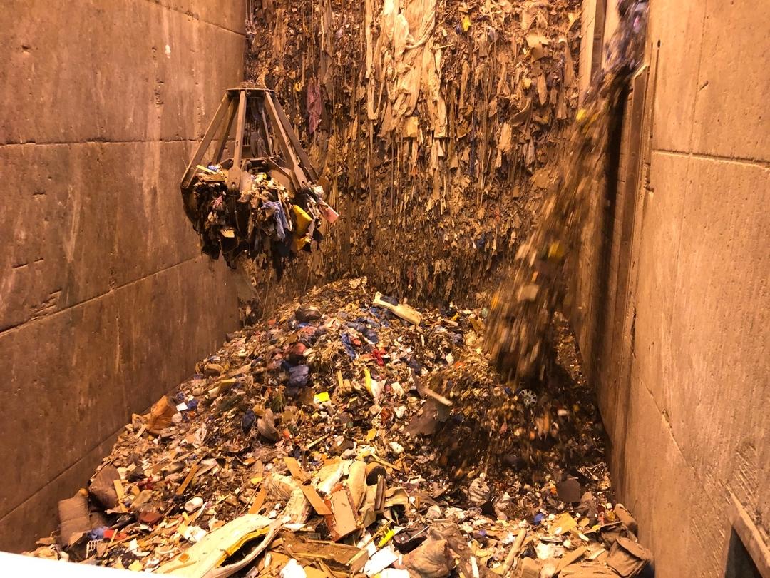 Greifer im Müllkraftwerk Schwandorf