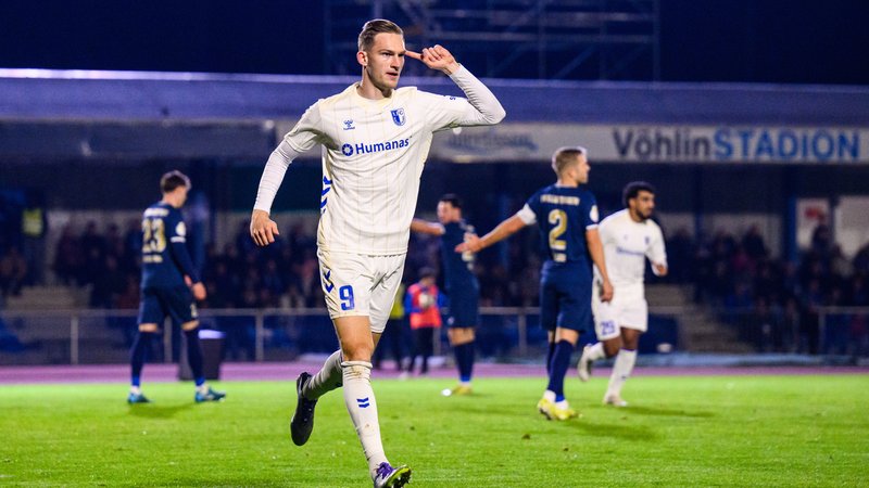 Spielszene FV Illertissen - 1. FC Magdeburg | Bild: picture-alliance/dpa Spielszene FV Illertissen - 1. FC Magdeburg