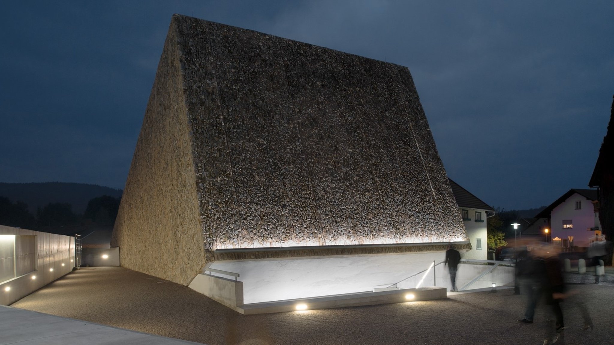 Das Konzerthaus in Blaibach steht mitten im Ort. 