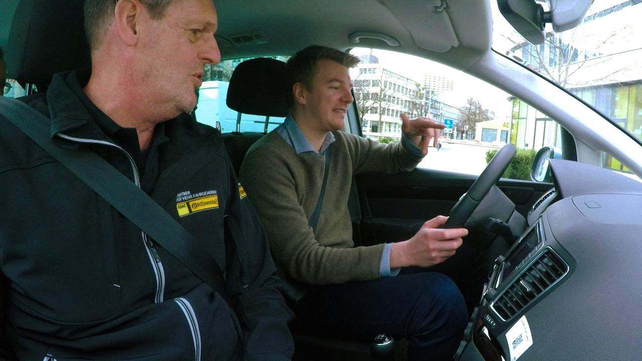 Spritspar-Unterricht mit ADAC-Fahrtrainer Rainer Jung