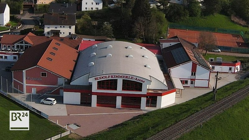 Die neue Sportanlage in Höchstädt mit dem Schriftzug: Rudolf Kimmerle-Arena