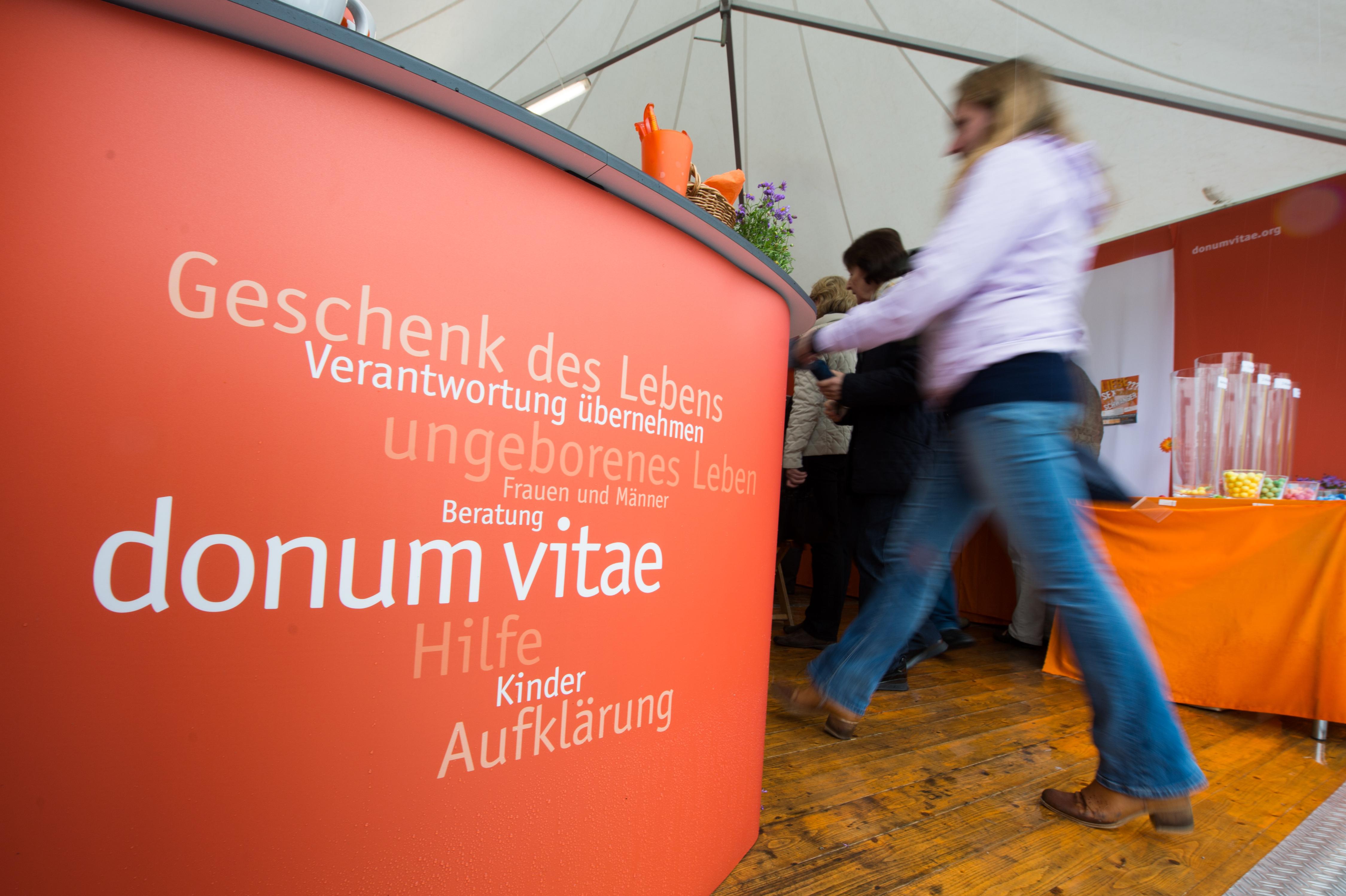 Auf Vatikan-Druck konnten die katholischen Laien von "Donum Vitae" 1999 nicht unter dem Dach der Kirche tätig werden.