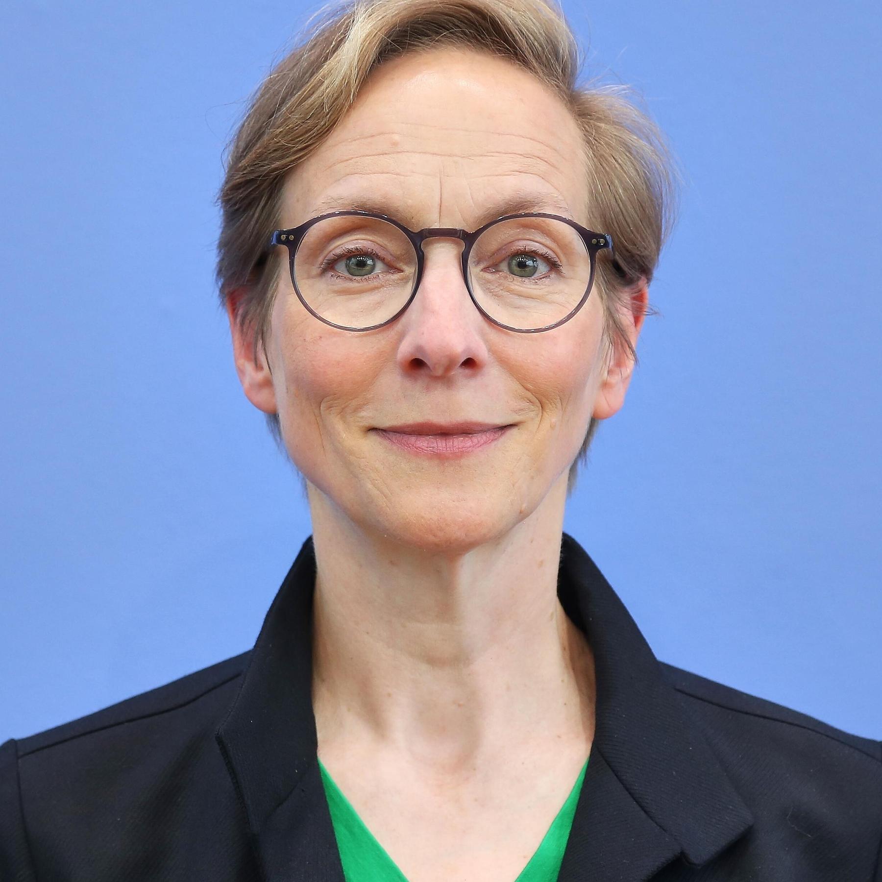 "Schutz in Krisenzeiten - Sicherheit und Verteidigung für unsere Zukunft": Ursula Schröder