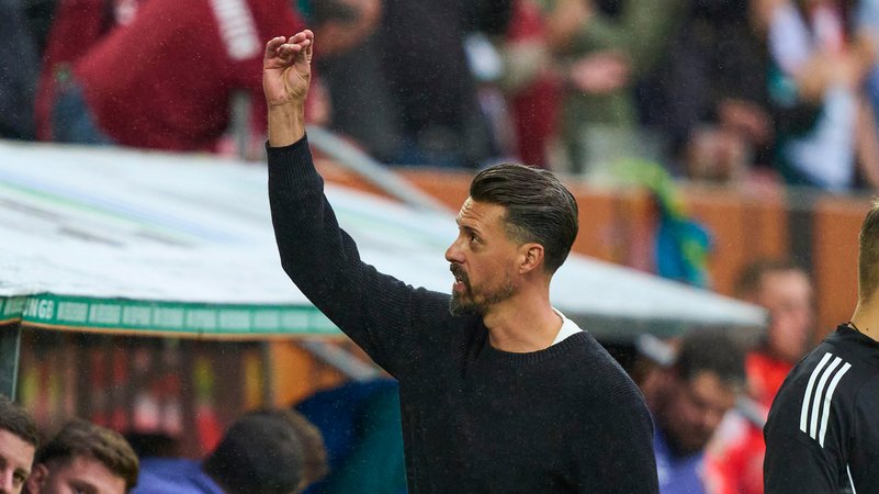 Sandro Wagner nach dem Sieg gegen Wolfsburg | Bild: picture alliance / Peter Schatz | Peter Schatz Sandro Wagner nach dem Sieg gegen Wolfsburg