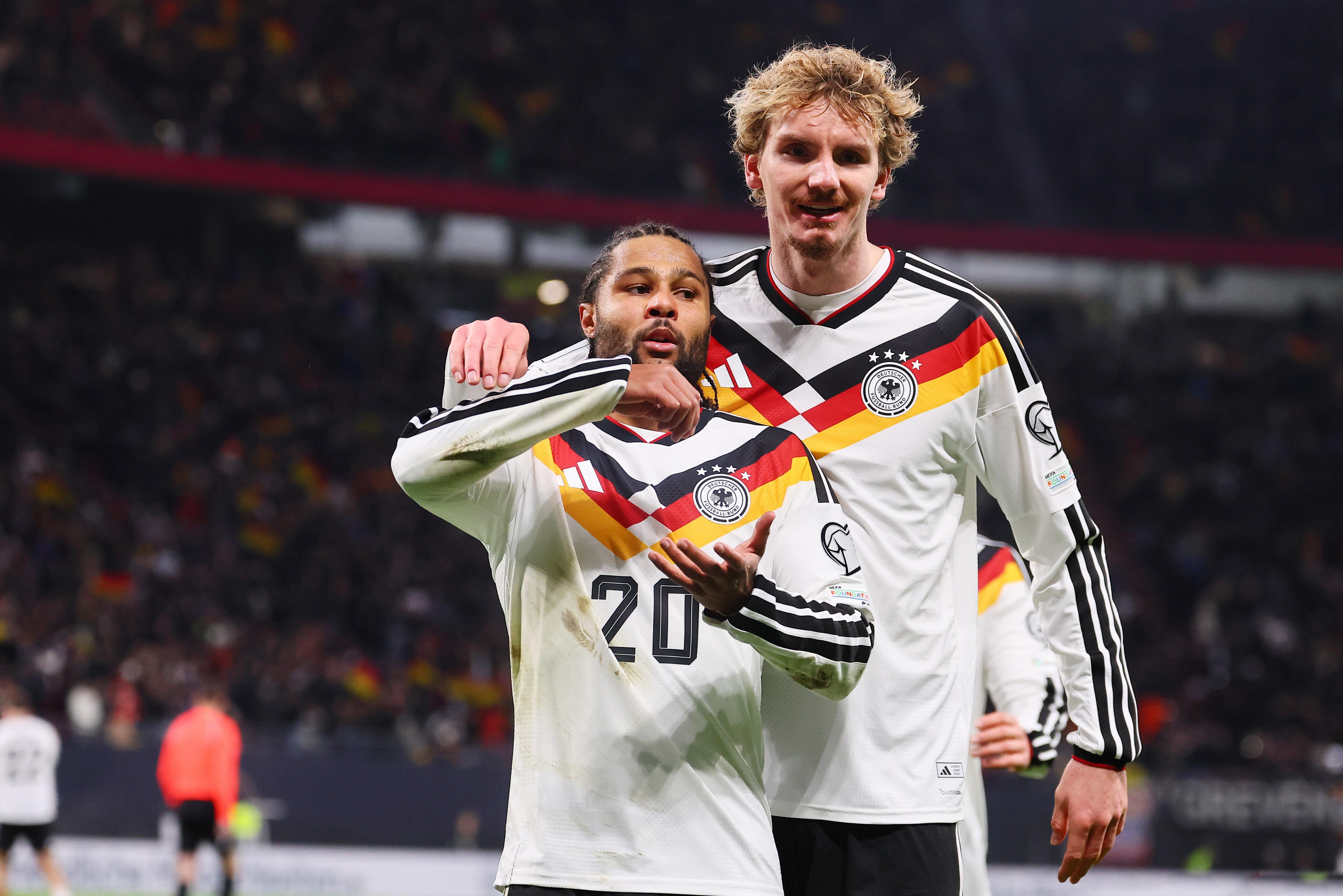 Serge Gnabry und Nick Woltemade