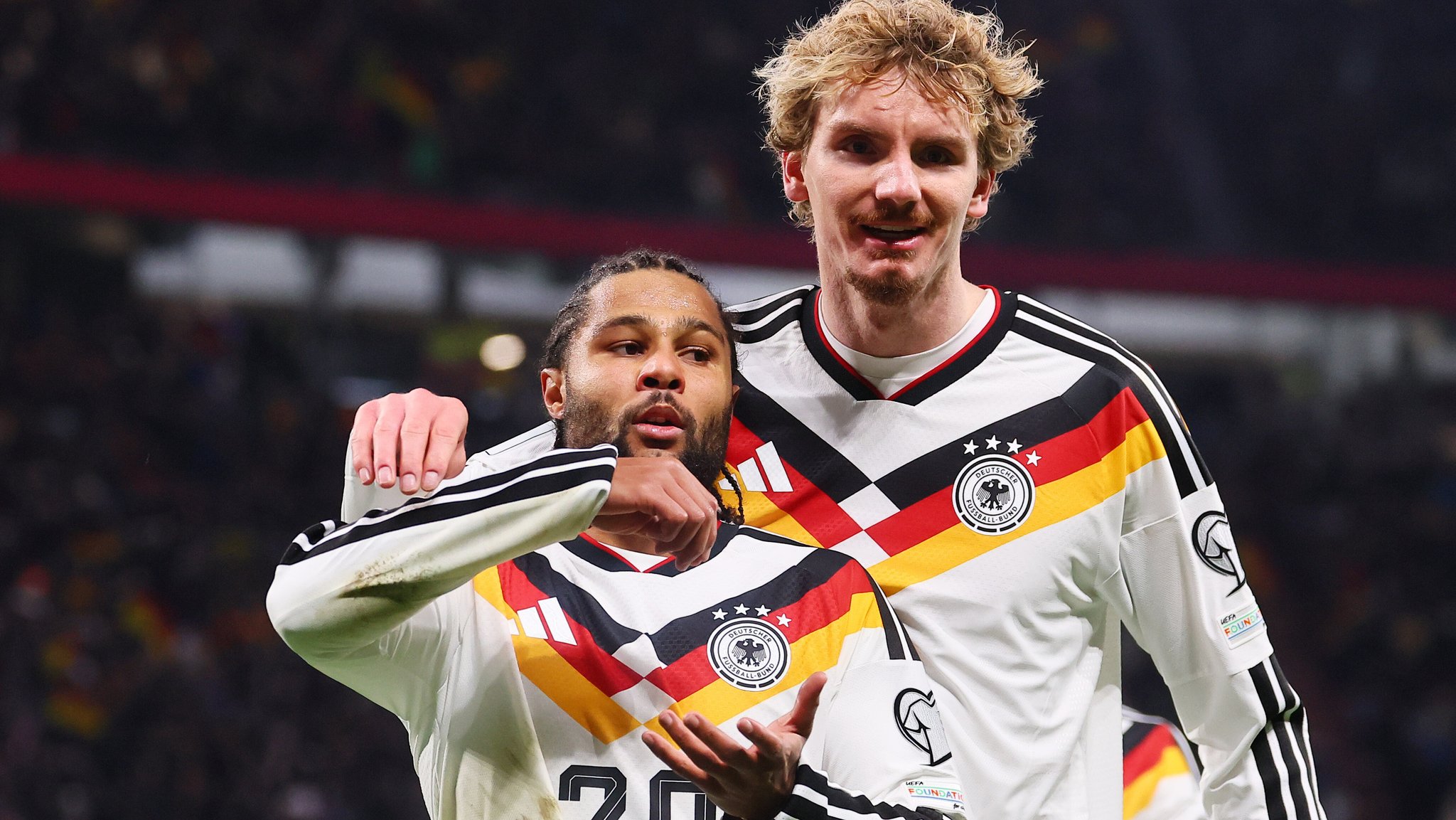 Serge Gnabry und Nick Woltemade