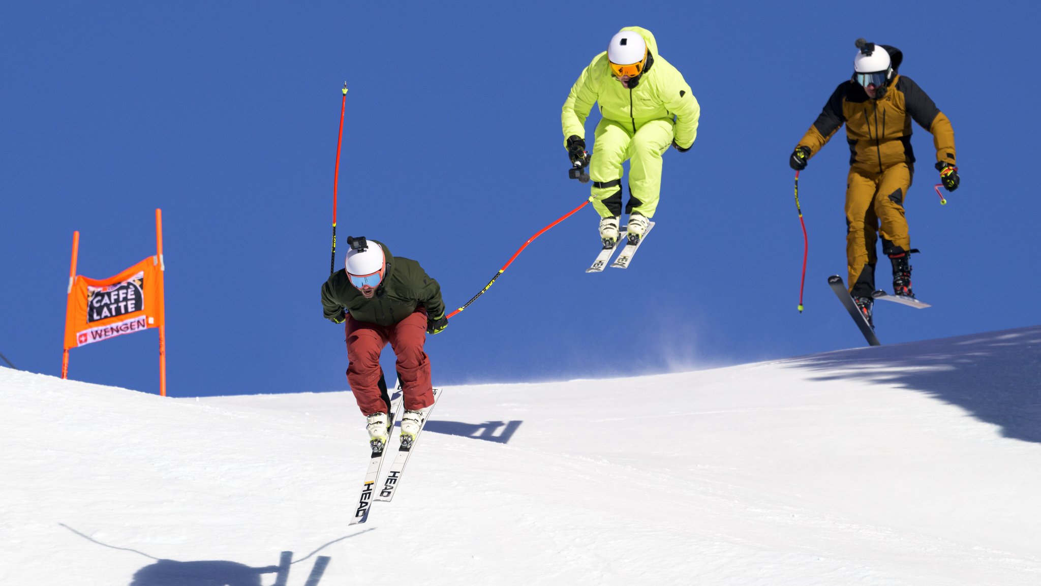 Beat Feuz, Marc Berthod und Felix Neureuther (v.l.) bei ihrer Kamerafahrt in Wengen am Lauberhorn