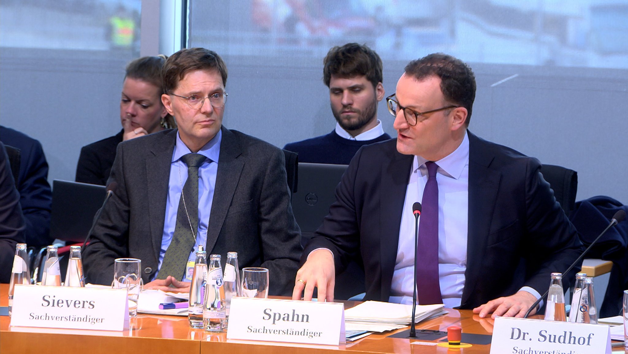 Ex-Gesundheitsminister Spahn verteidigt sein Corona-Management