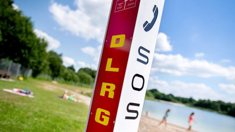 (Symbolbild) Die Deutsche Lebensrettungs-Gesellschaft (DLRG) meldet für das vergangene Wochenende so viele tödliche Badeunfälle wie noch nie. | Bild: dpa-Bildfunk/Hauke-Christian Dittrich (Symbolbild) Die Deutsche Lebensrettungs-Gesellschaft (DLRG) meldet für das vergangene Wochenende so viele tödliche Badeunfälle wie noch nie.