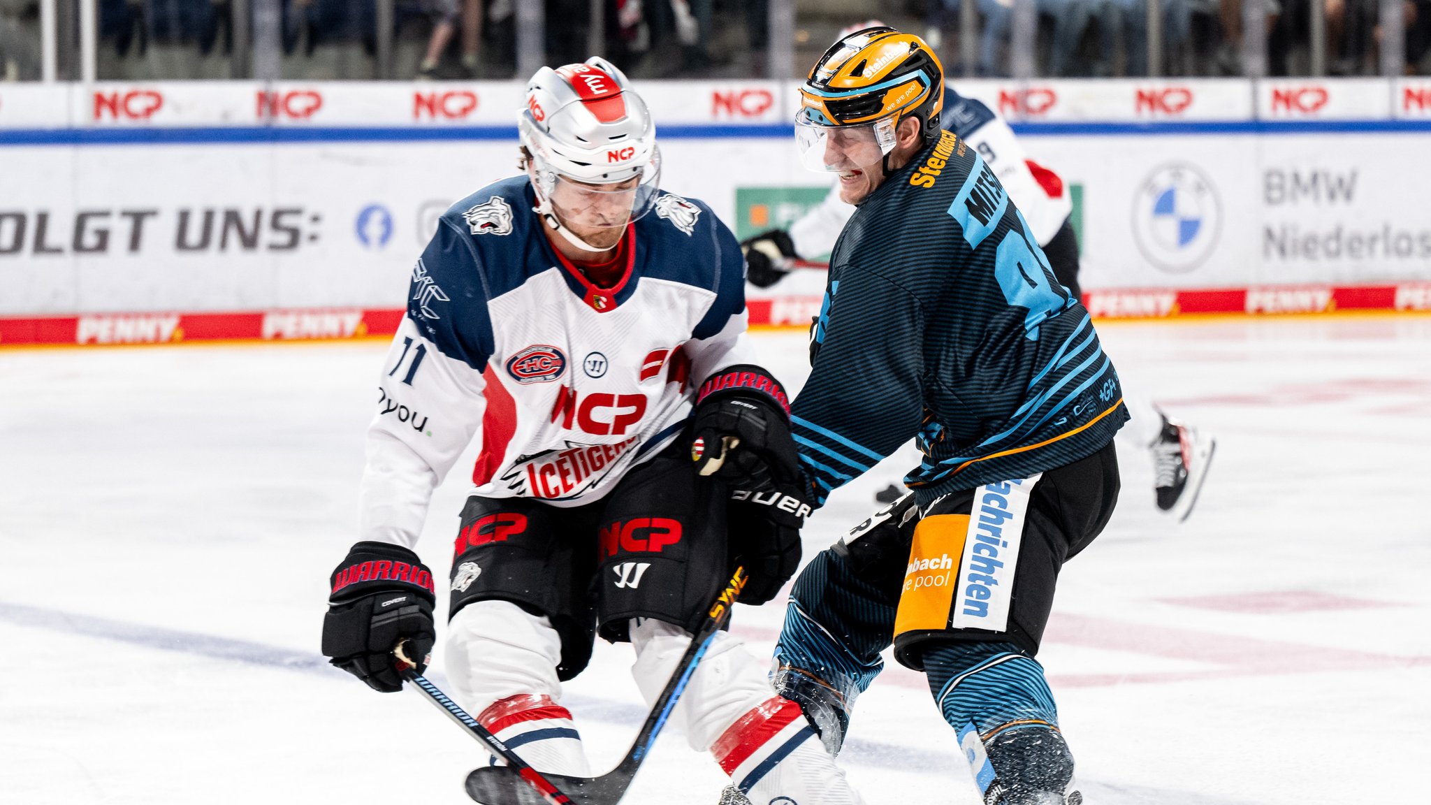 Neuzugang Ludwig Byström (l.) in einem Vorbereitungsspiel der Nürnberg Ice Tigers