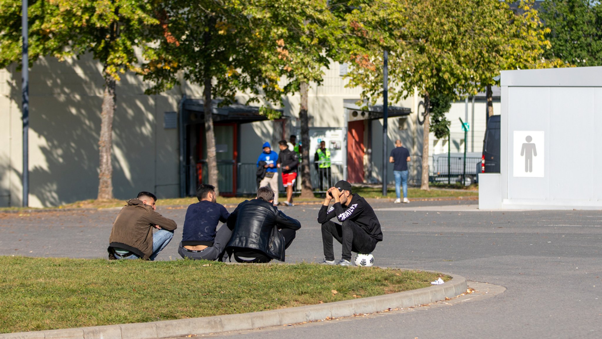 Eine Gruppe Bewohner der Erstaufnahmeeinrichtung Oberfranken in Bamberg (Symbolbild) | Bild: BR/Raphael Kast Eine Gruppe Bewohner der Erstaufnahmeeinrichtung Oberfranken in Bamberg (Symbolbild)