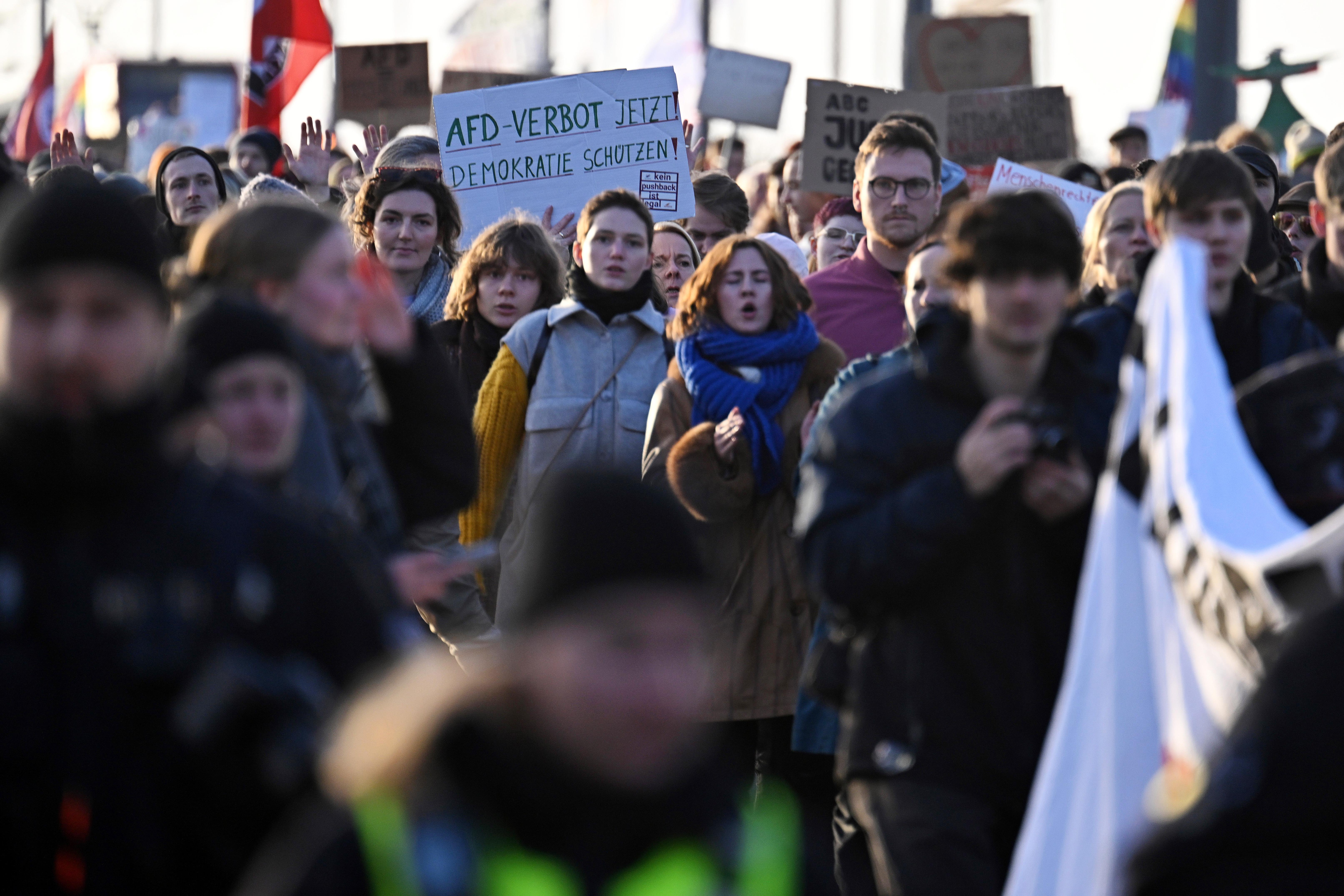 ARD-DeutschlandTrend: Mehrheit Für Demos, Aber Gegen AfD-Verbot | BR24