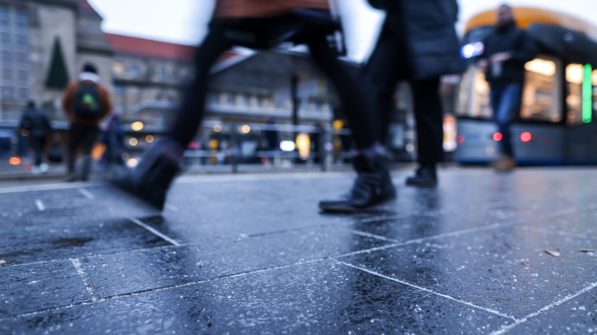 Wetter in Bayern: Regen, Neuschnee und Glätte zum Wochenstart