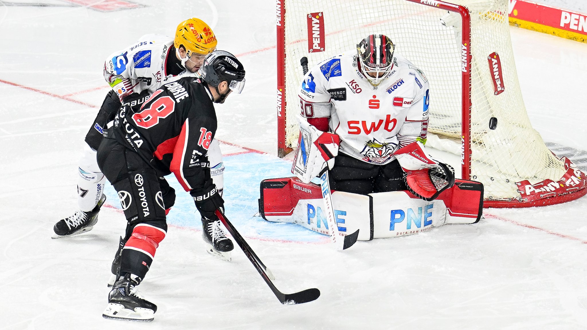 Spielszene Fischtown Penguins - EHC München