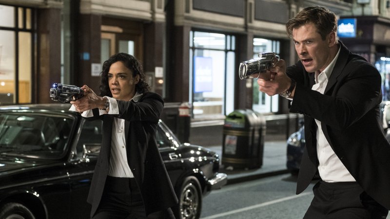 Tessa Thompson und Chris Hemsworth sind das neue Agenten-Duo in "Men in Black: International" (Filmszene).