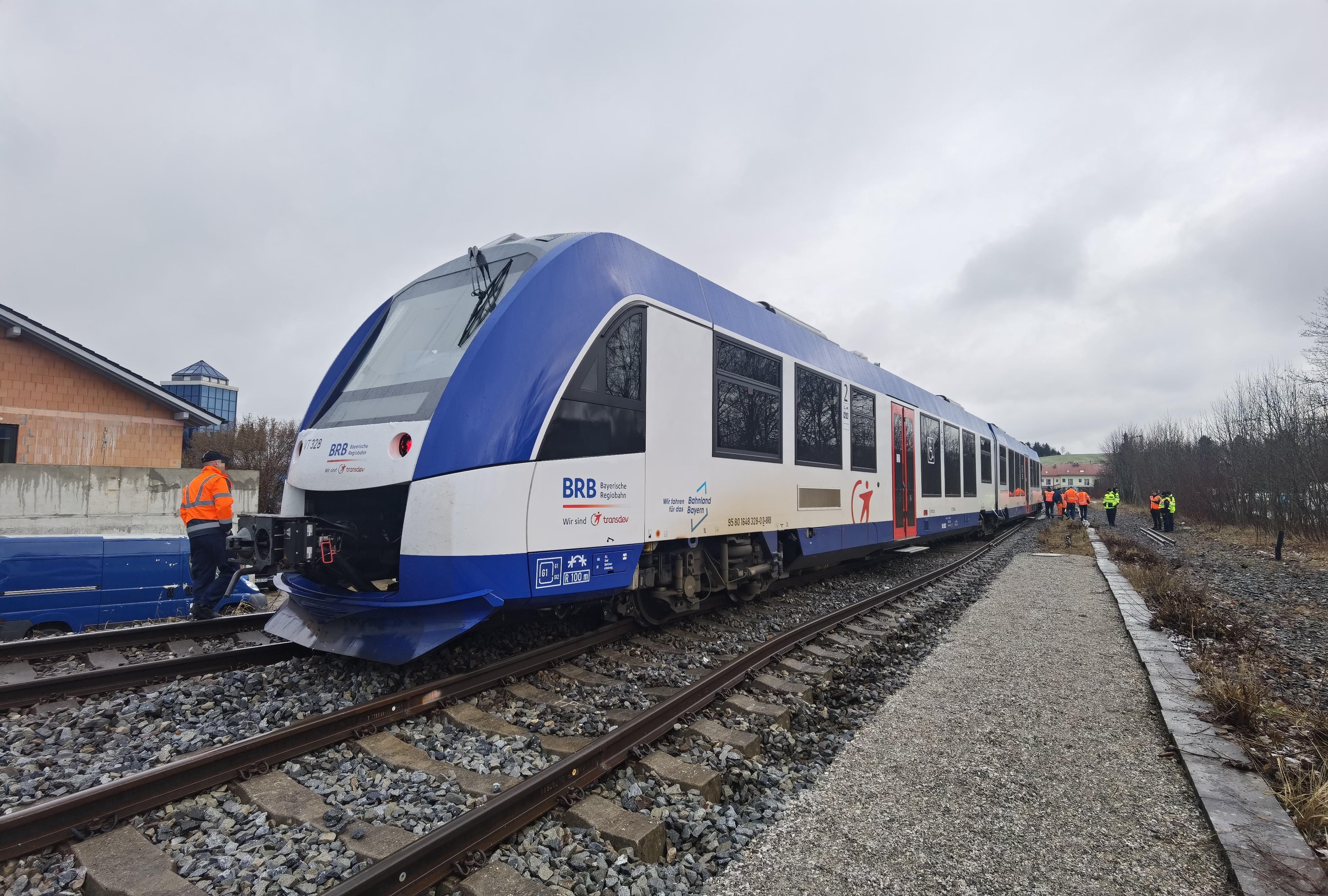 Regionalzug mit vielen Schülern in Oberbayern entgleist