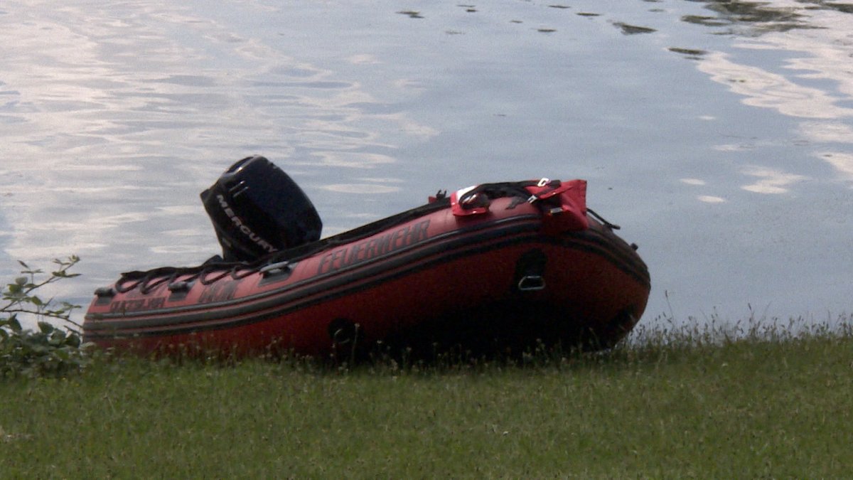 Ein Großaufgebot an Einsatzkräften hat heute am Garchinger See nach einer leblosen Person gesucht - bisher ohne Ergebnis. 